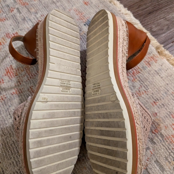 Vince Camuto Bredenna Leather Espadrilles - Picture 5 of 8